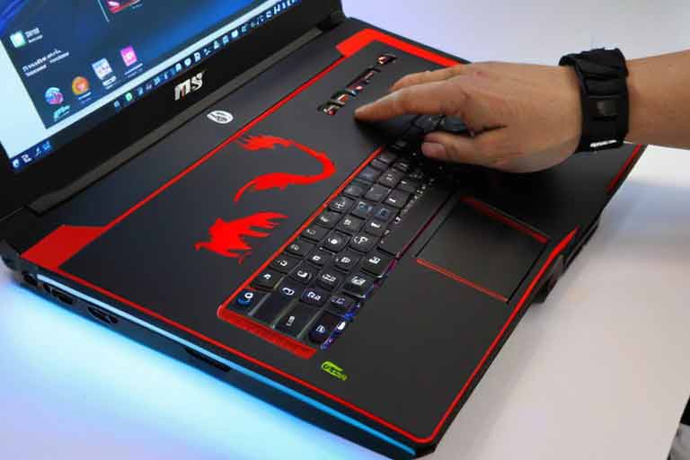 ¿Cómo solucionar si la temperatura que marca hwinfo y msi center no es normal en una portátil MSI Pulse?